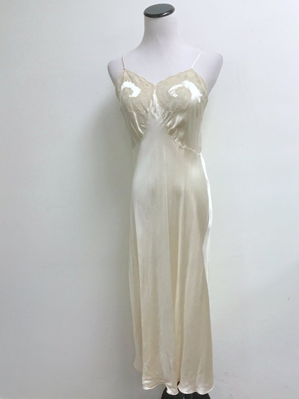 Vintage lace silk gown spaghetti straps maxi  gown chemise lingerie M romantic